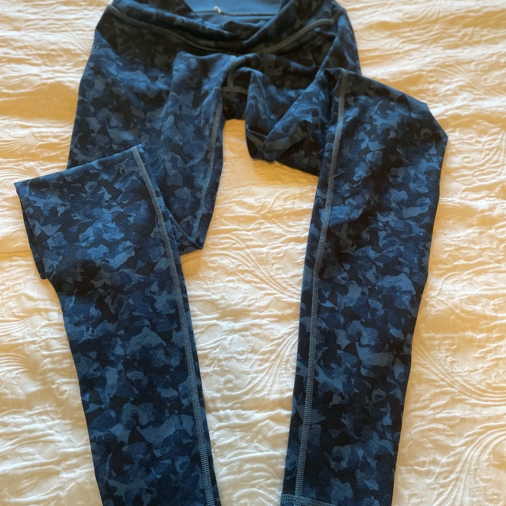 Lululemon blue floral camo print size 4